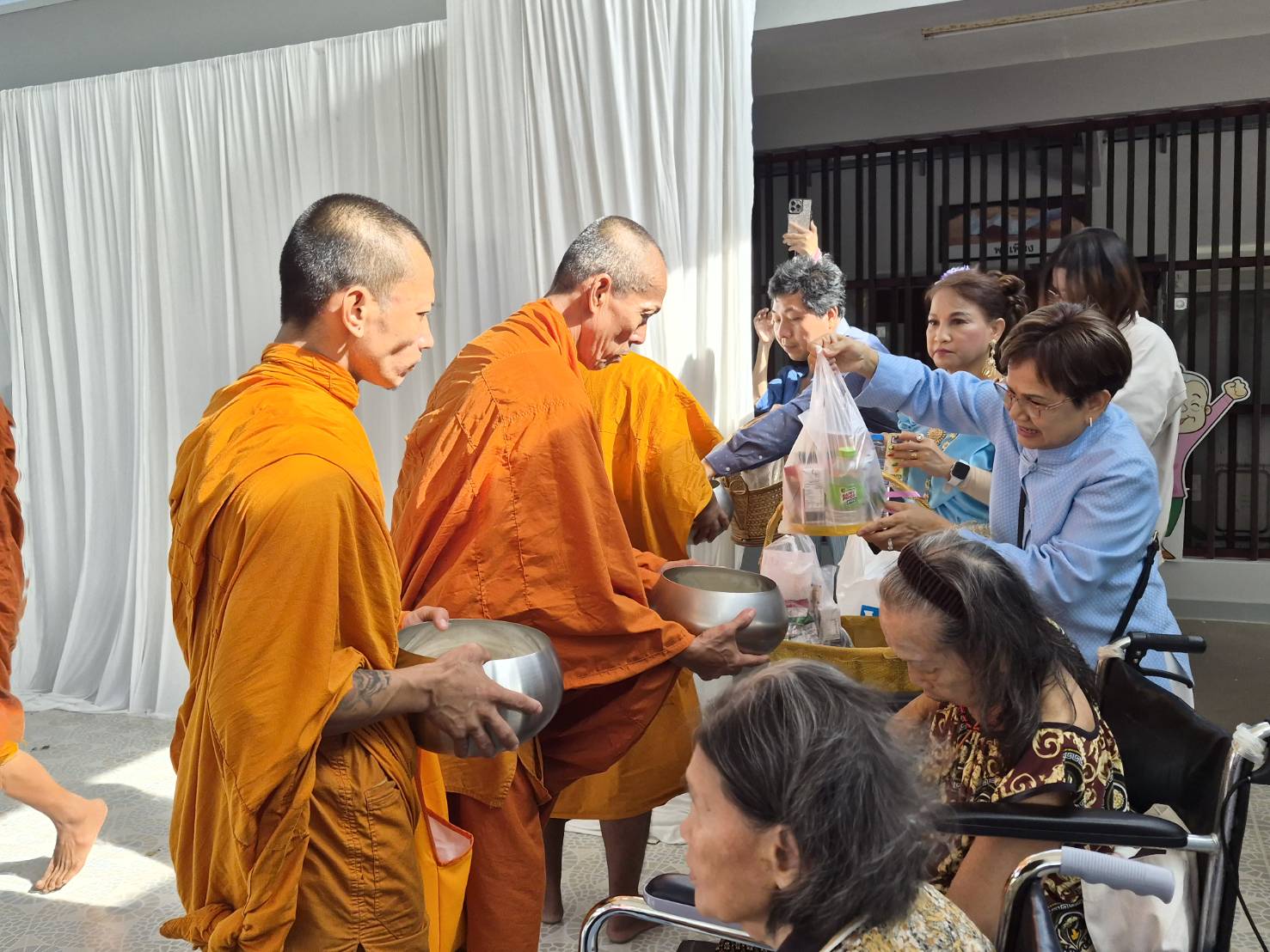 สถาบัน WAS ร่วมแบ่งปันน้ำใจให้คุณยาย